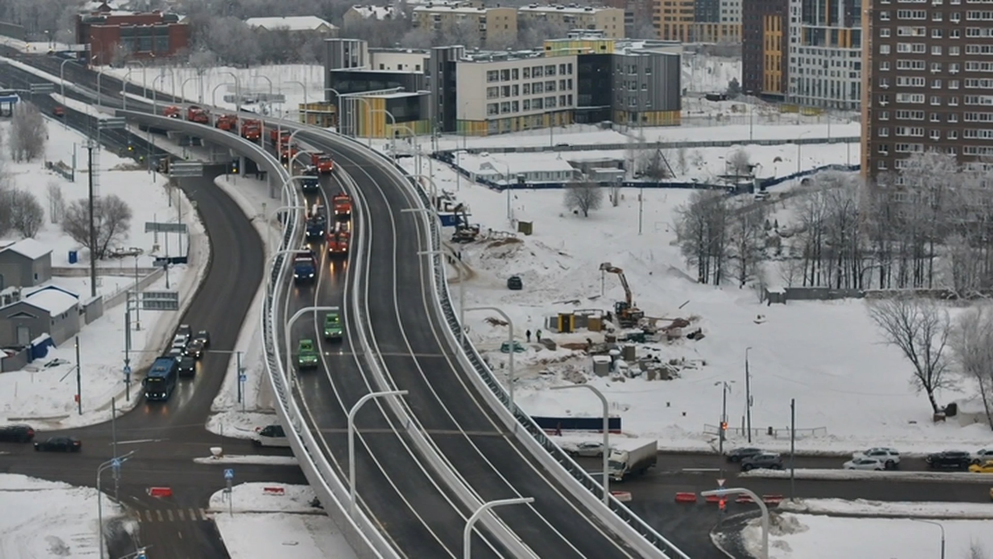 Движение по новому участку Коммунарского шоссе открыли в столице
