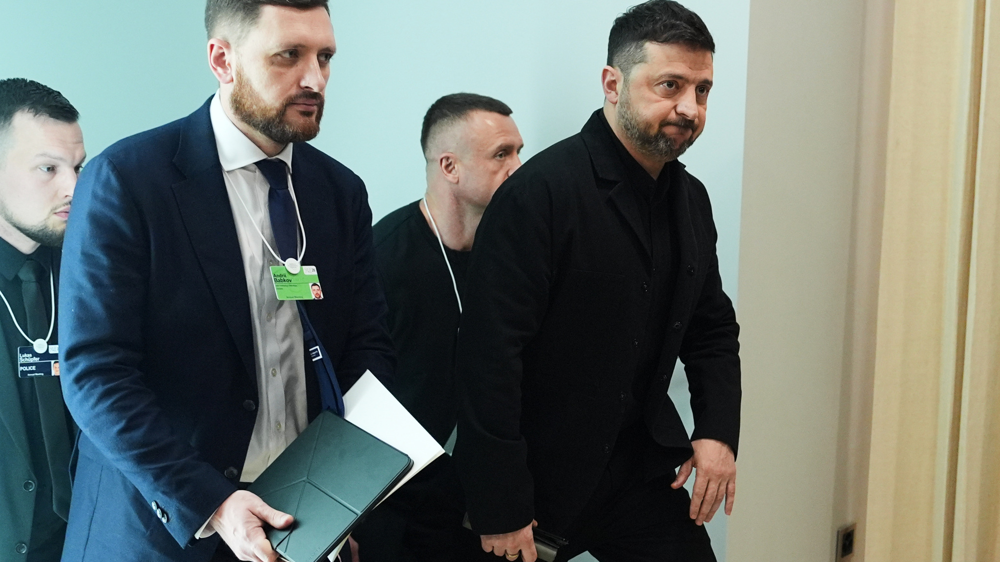 Срочный прилет в Давос не принес успехов Зеленскому