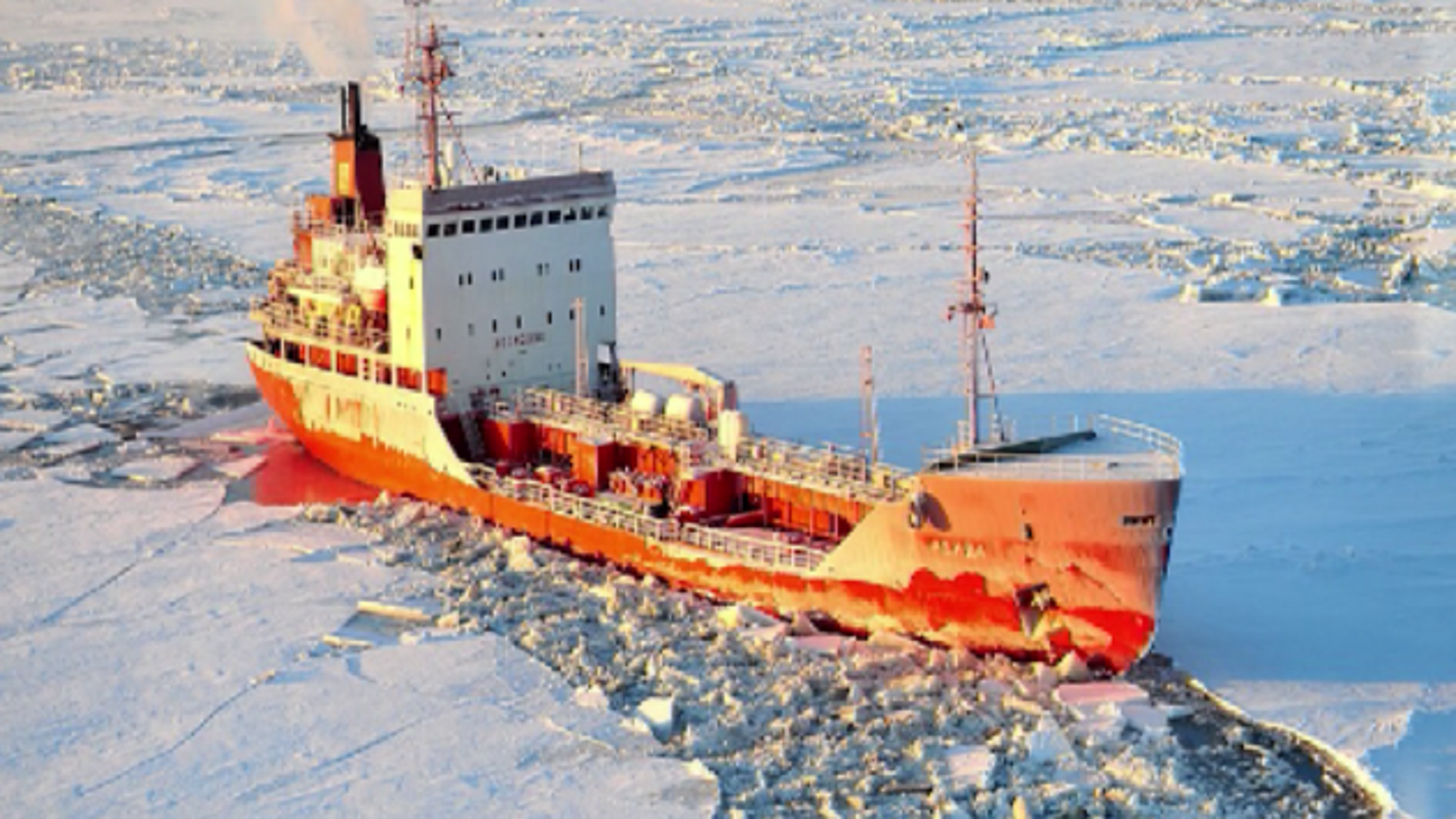 Сколько грузов перевозят через Северный морской путь