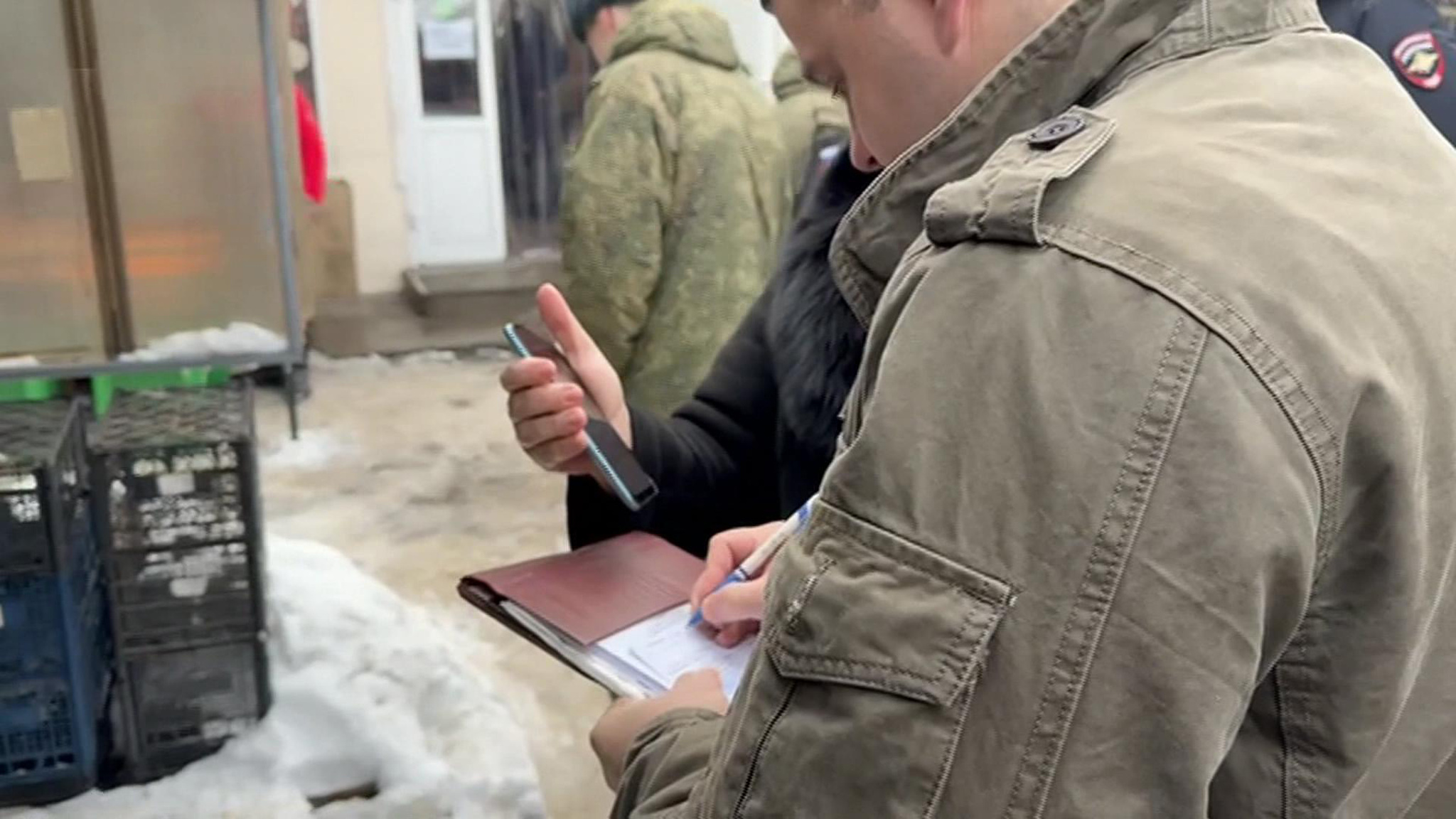В Подмосковье провели рейд в поисках нелегалов и уклонистов