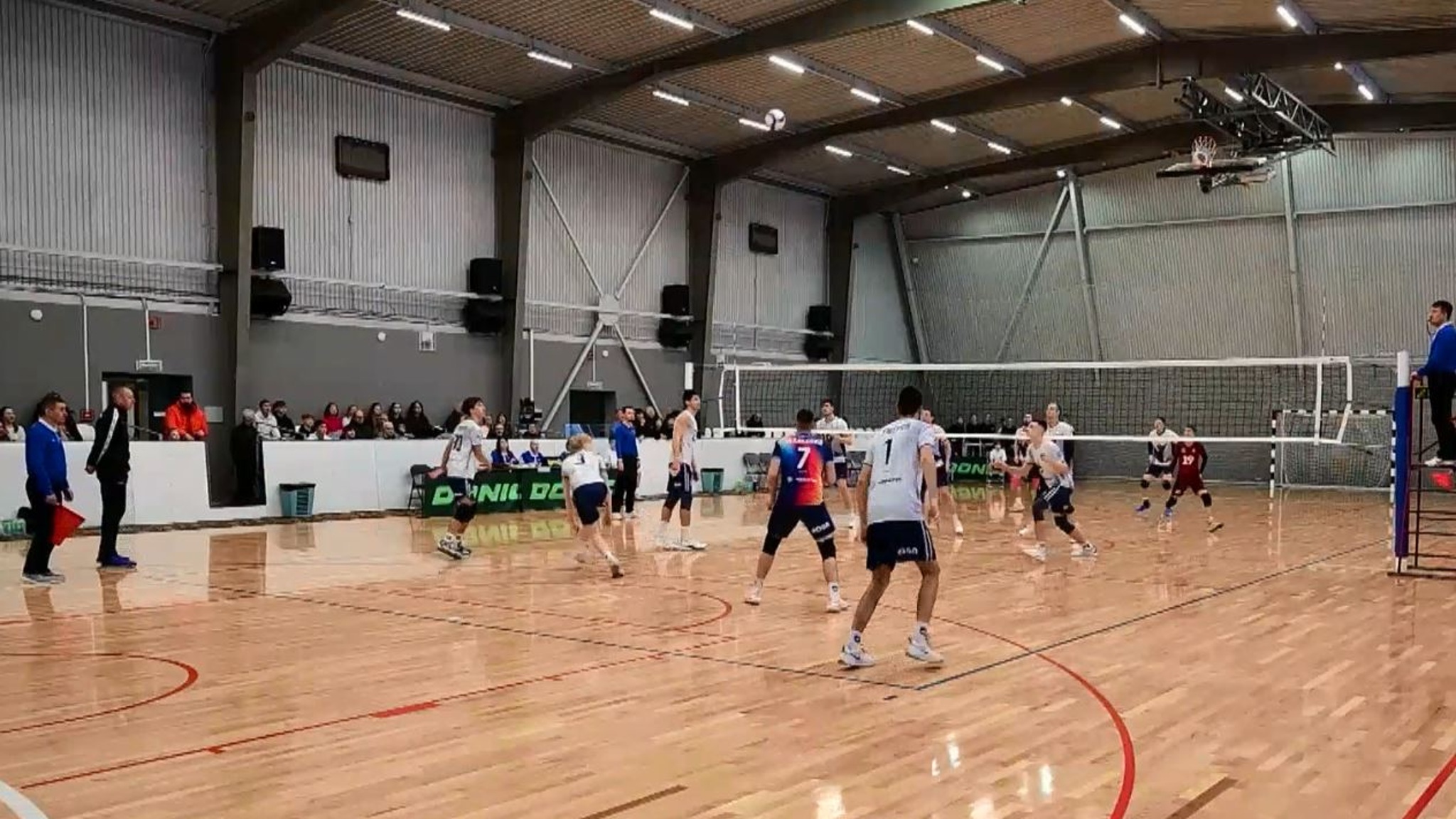 Йошкар-олинская команда "ЯрСС" продолжает бороться в туре чемпионата России по волейболу