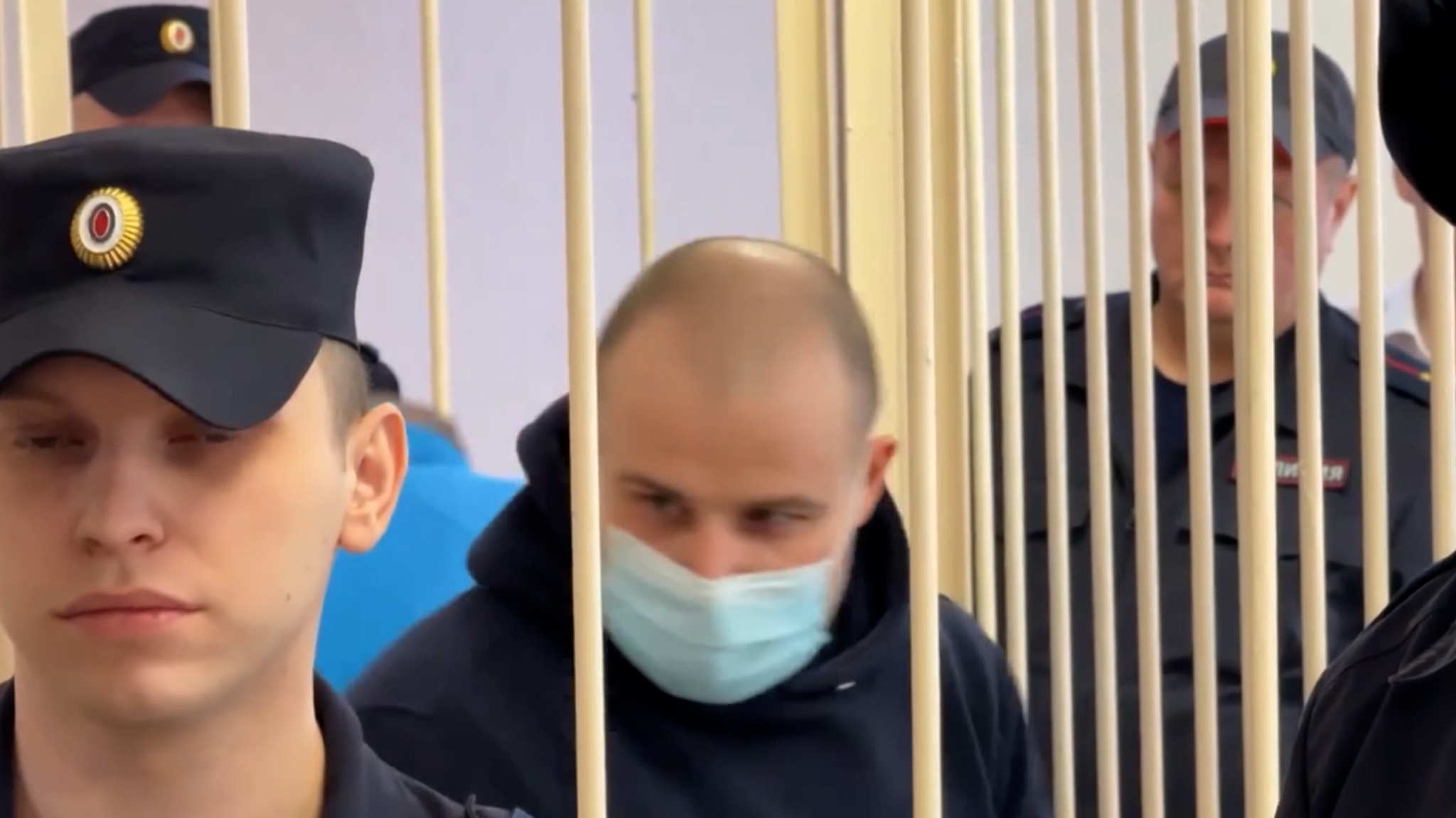 Бывших омских полицейских осудили за сбыт наркотиков