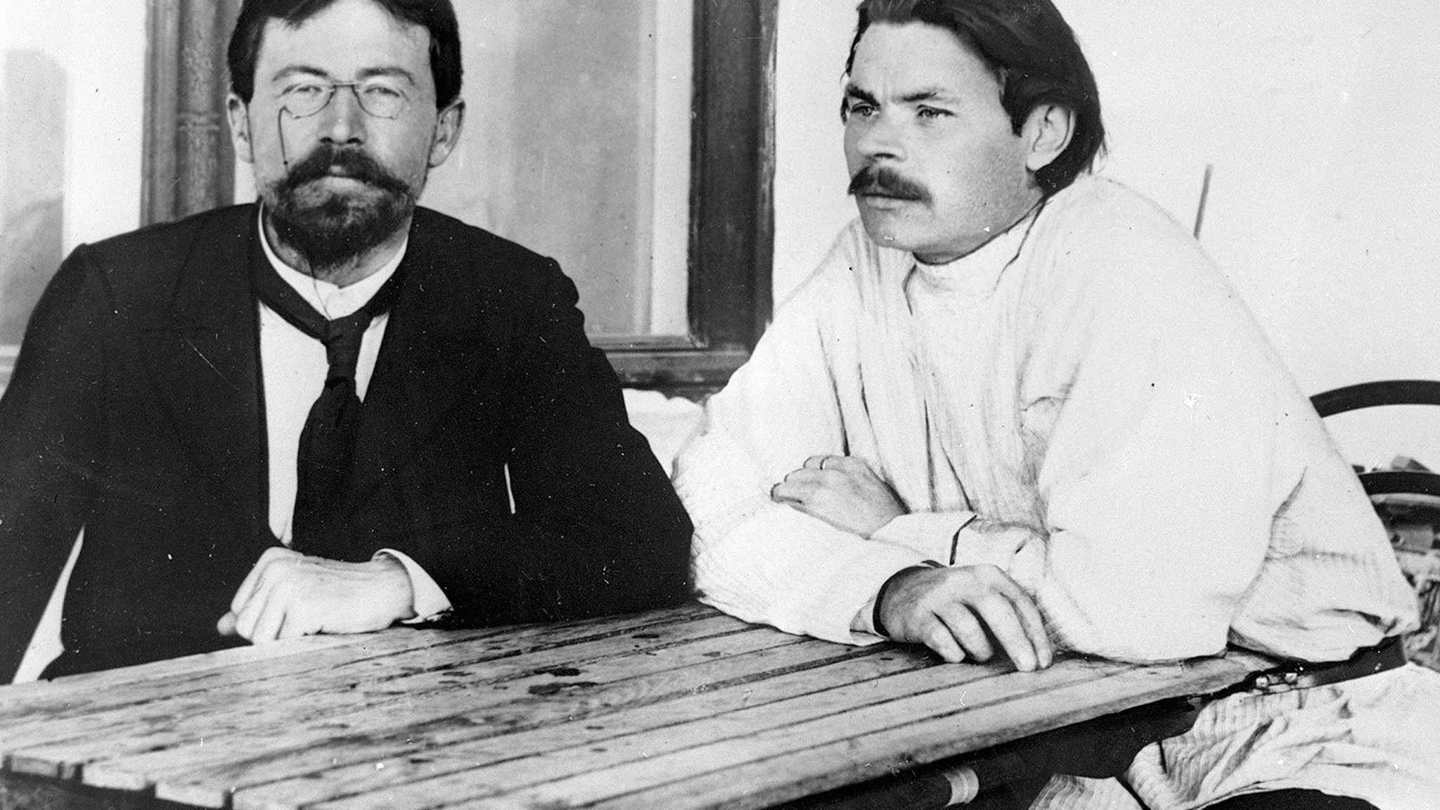 Выставка "Горький и Чехов: сцены из жизни" открылась в Доме-музее Чехова