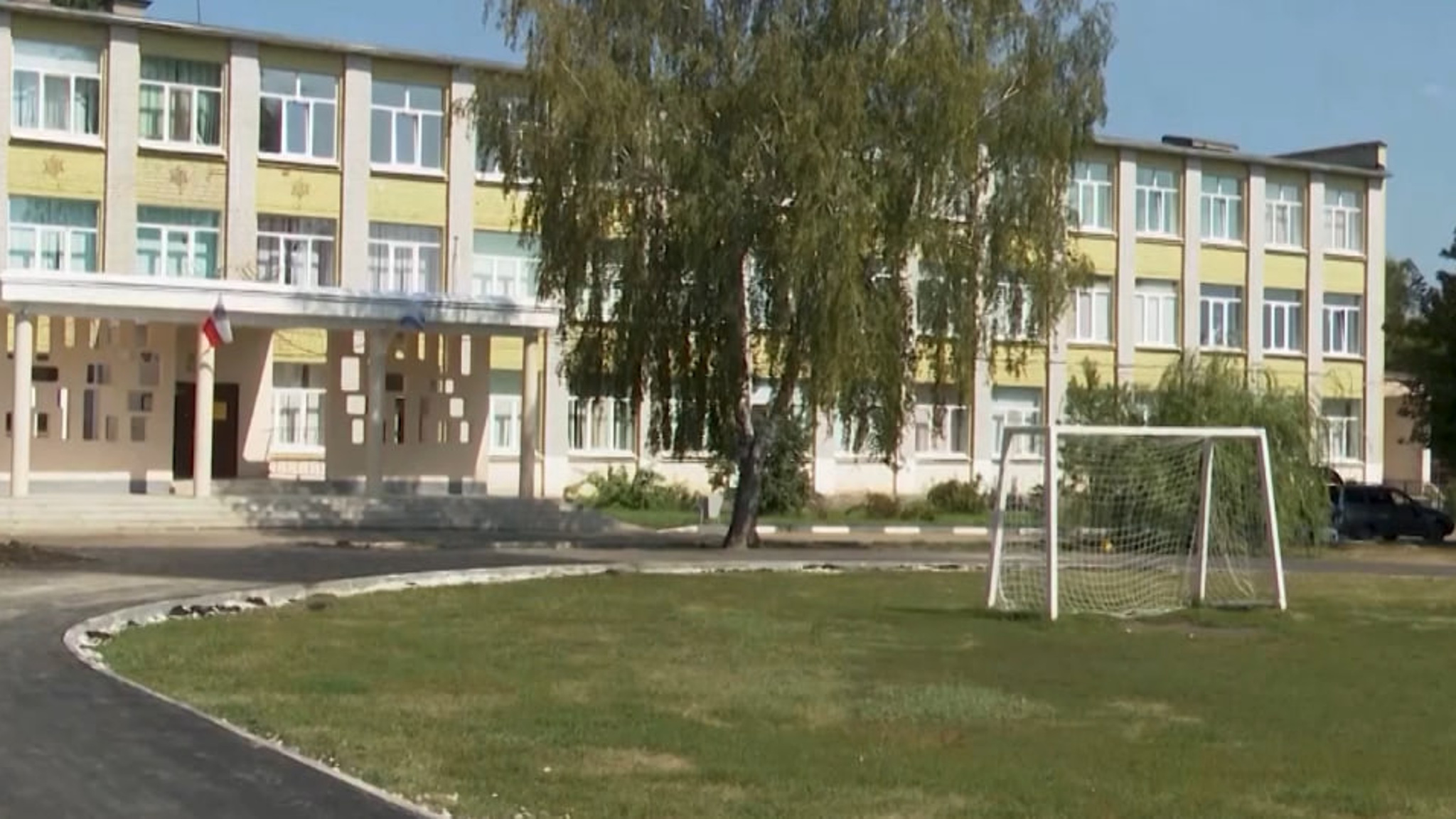 В этом году в рамках депутатского проекта Вячеслава Володина в Саратовской области будет обновлен 41 пришкольный стадион