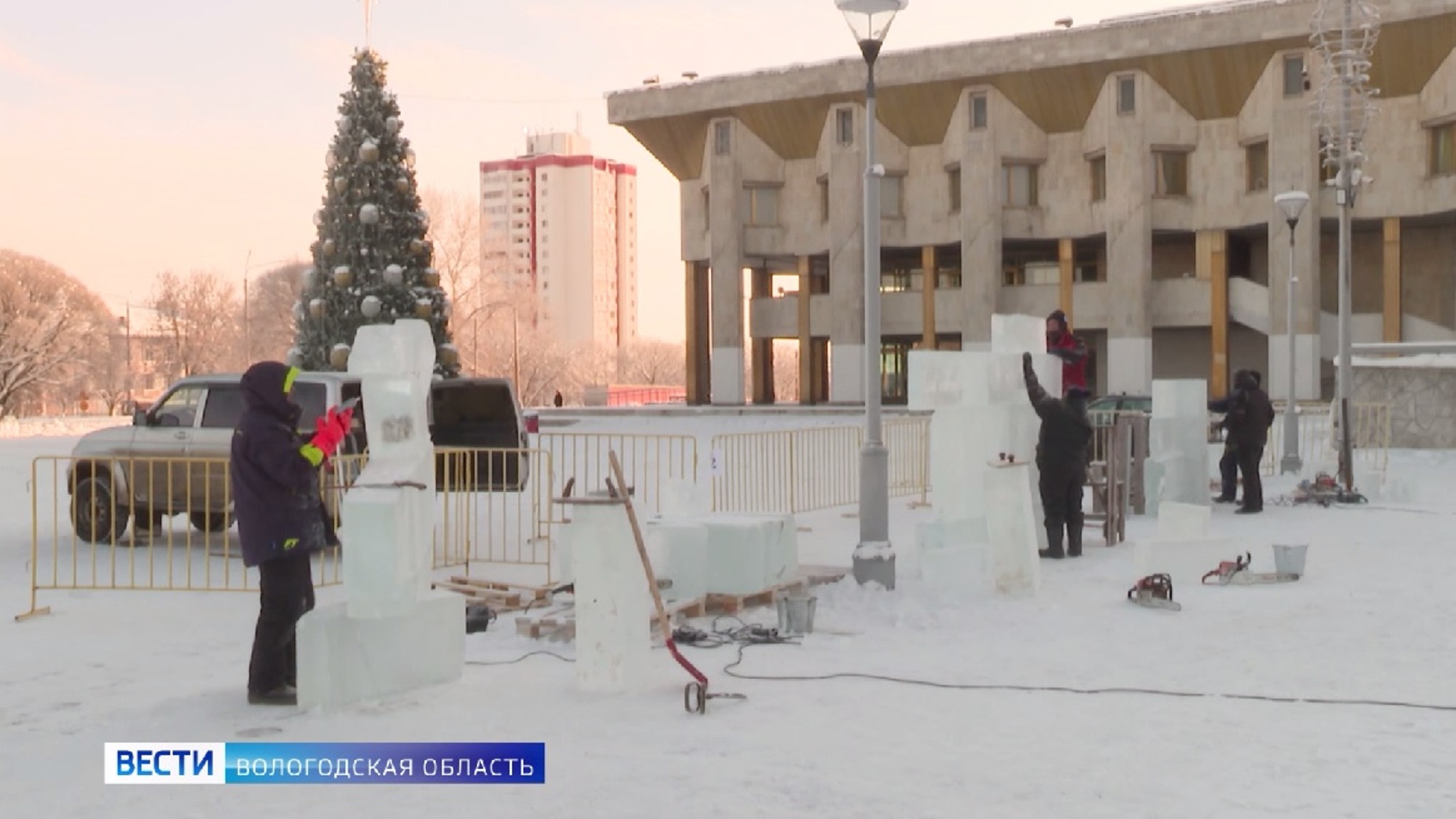 Сразу 13 команд сражаются за главный приз всероссийского фестиваля ледяных скульптур в Череповце