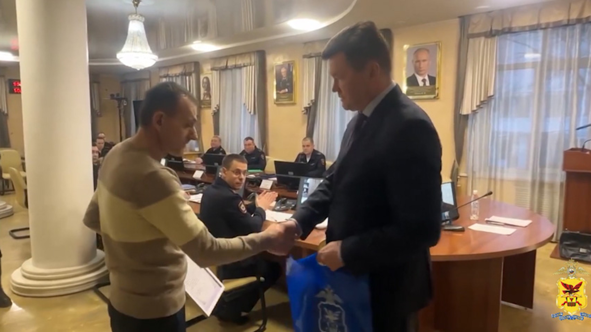 Таксист в Забайкалье помог поймать мошенников