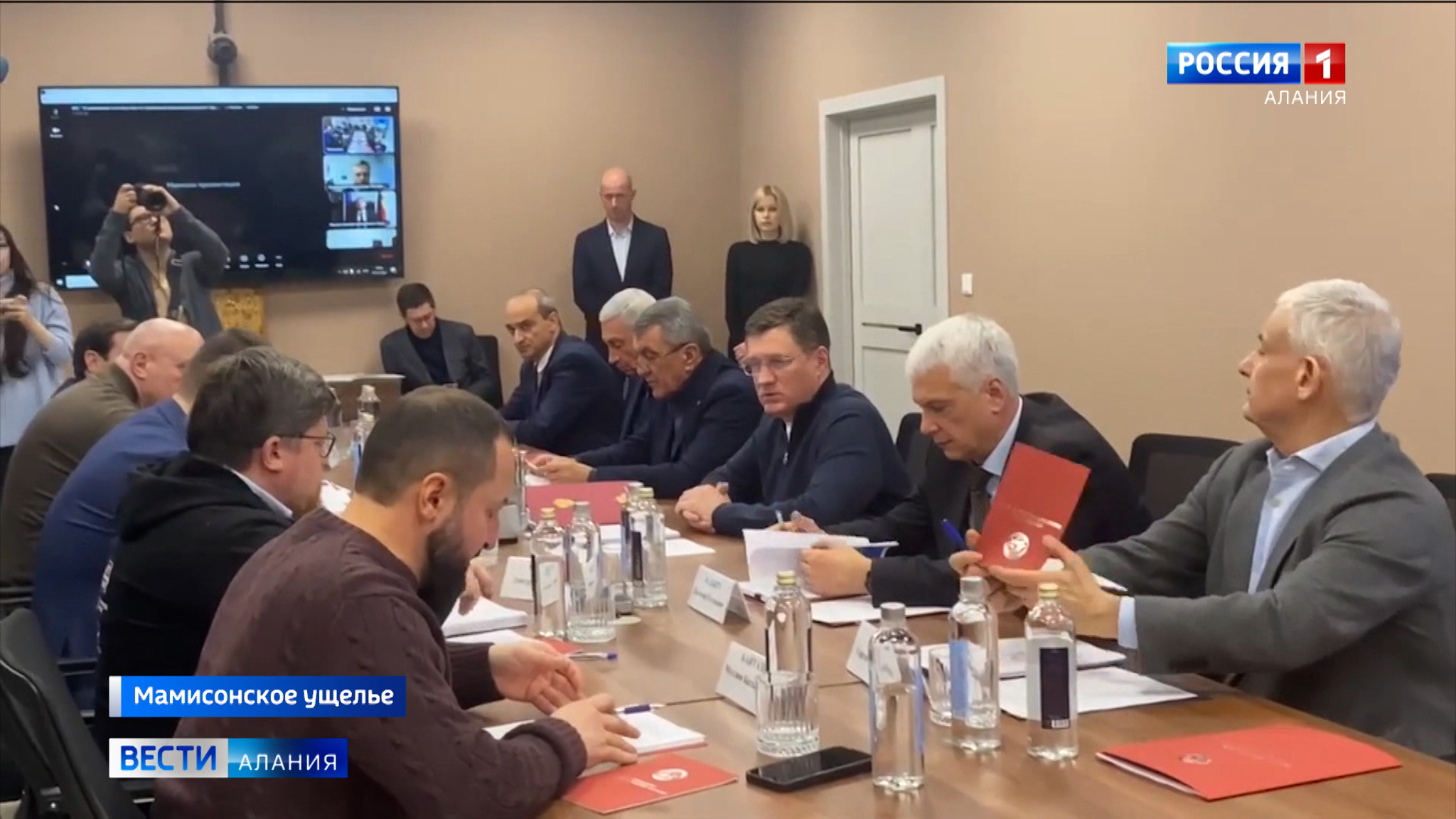 Заместитель председателя правительства России Александр Новак находится в Северной Осетии с рабочим визитом