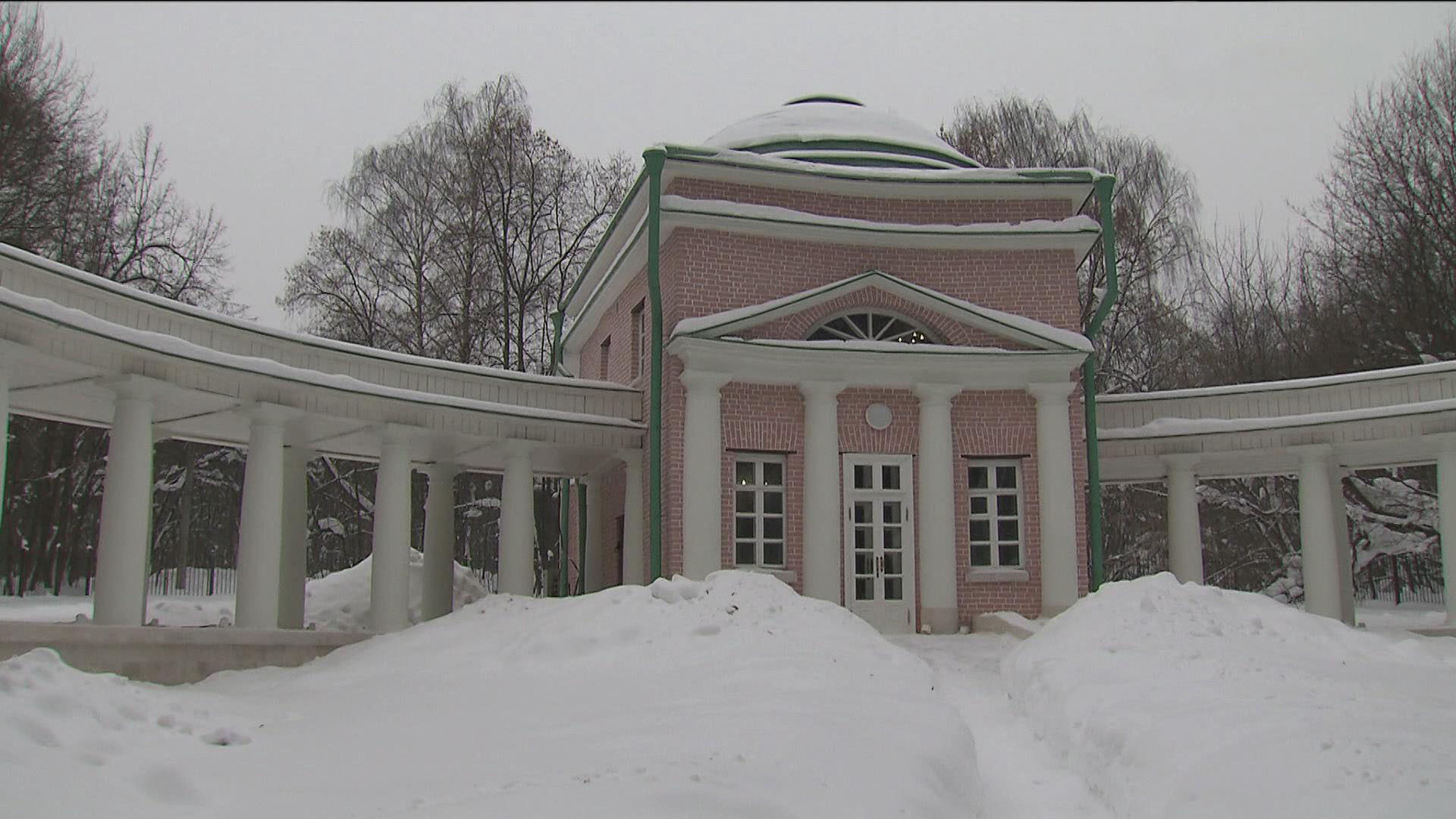 В усадьбе Кузьминки отреставрировали кузницы и ванный домик