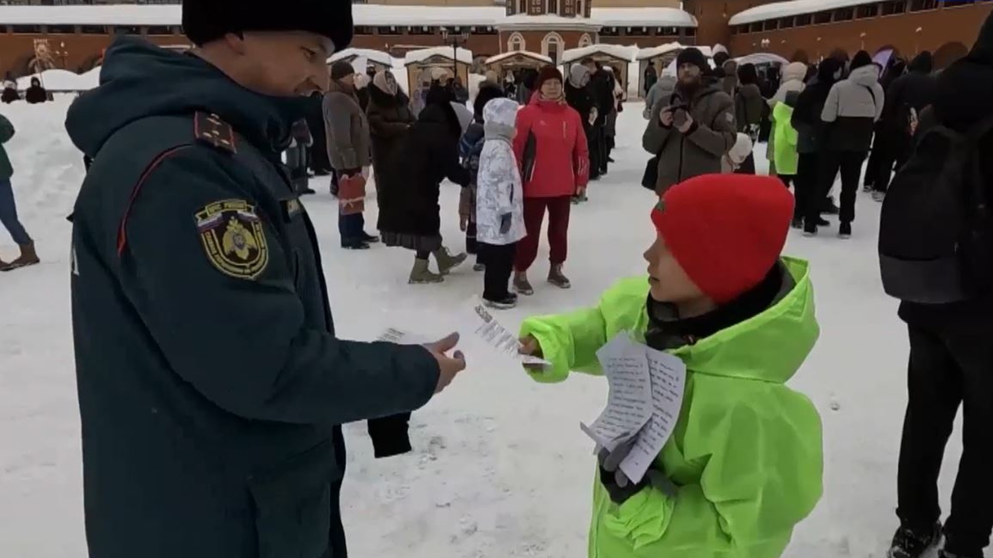 Сотрудники МЧС устроили профилактику пожаров на Сретенских забавах в Йошкар-Оле