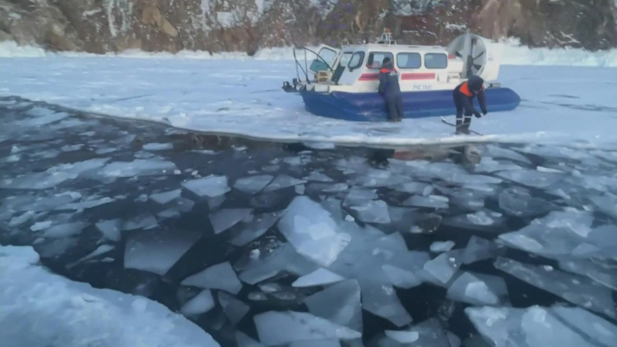 СК выясняет обстоятельства гибели на Байкале туристов из Китая