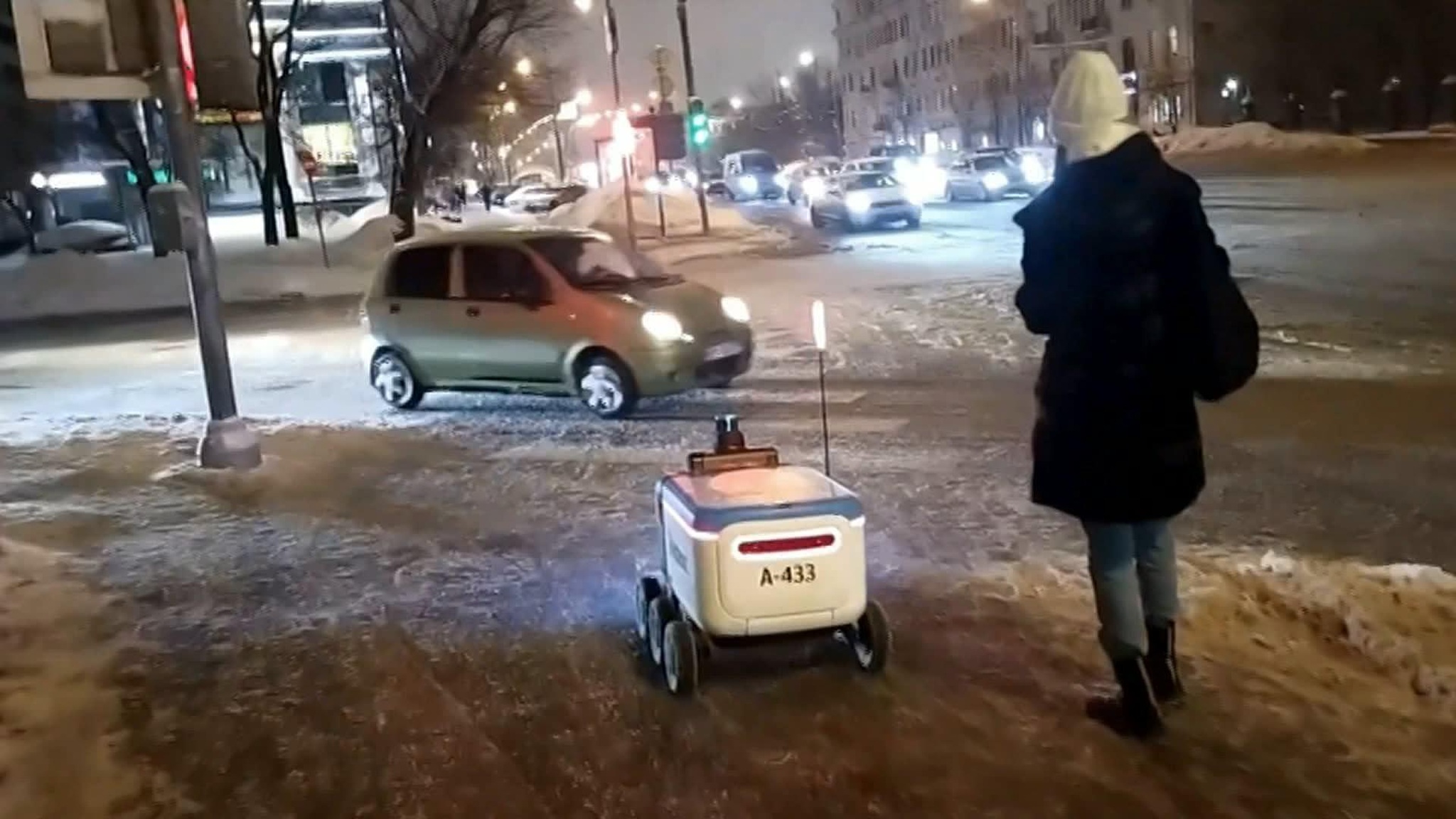 Маленькие электронные курьеры все чаще создают большие неприятности на дорогах