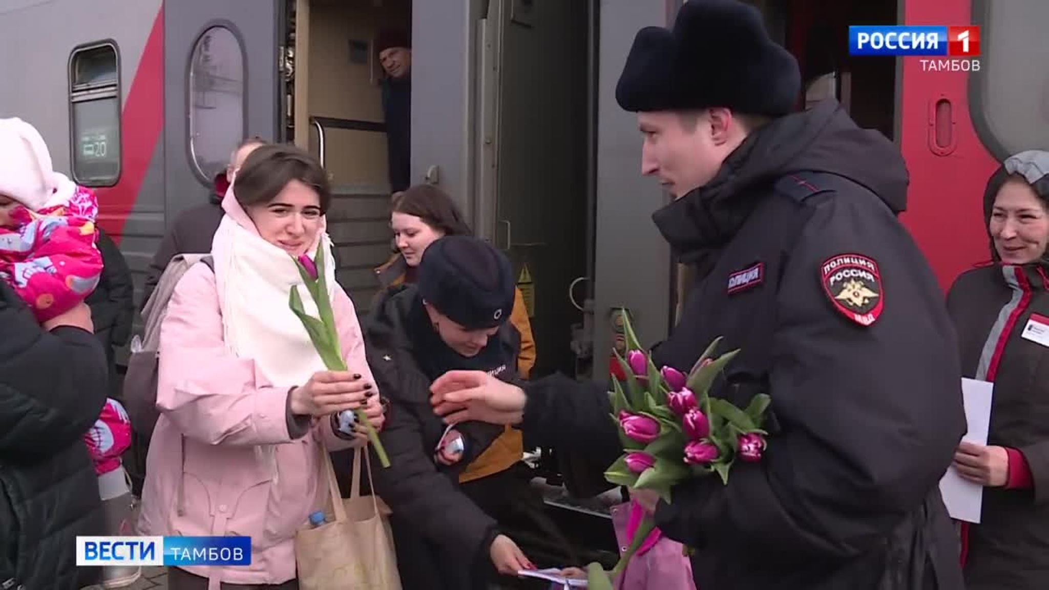 Полиция поздравляет женщин с 8 марта