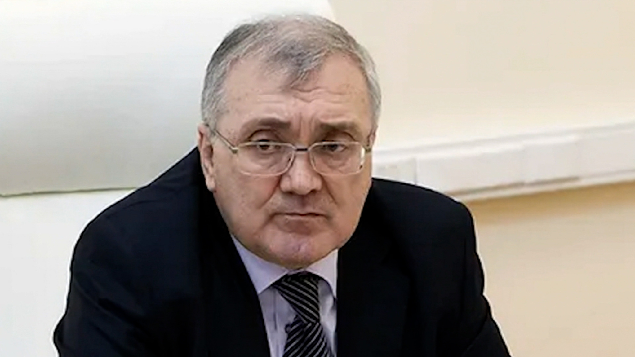 Бывший первый замминистра обороны Цаликов задержан и обвиняется по 14 эпизодам