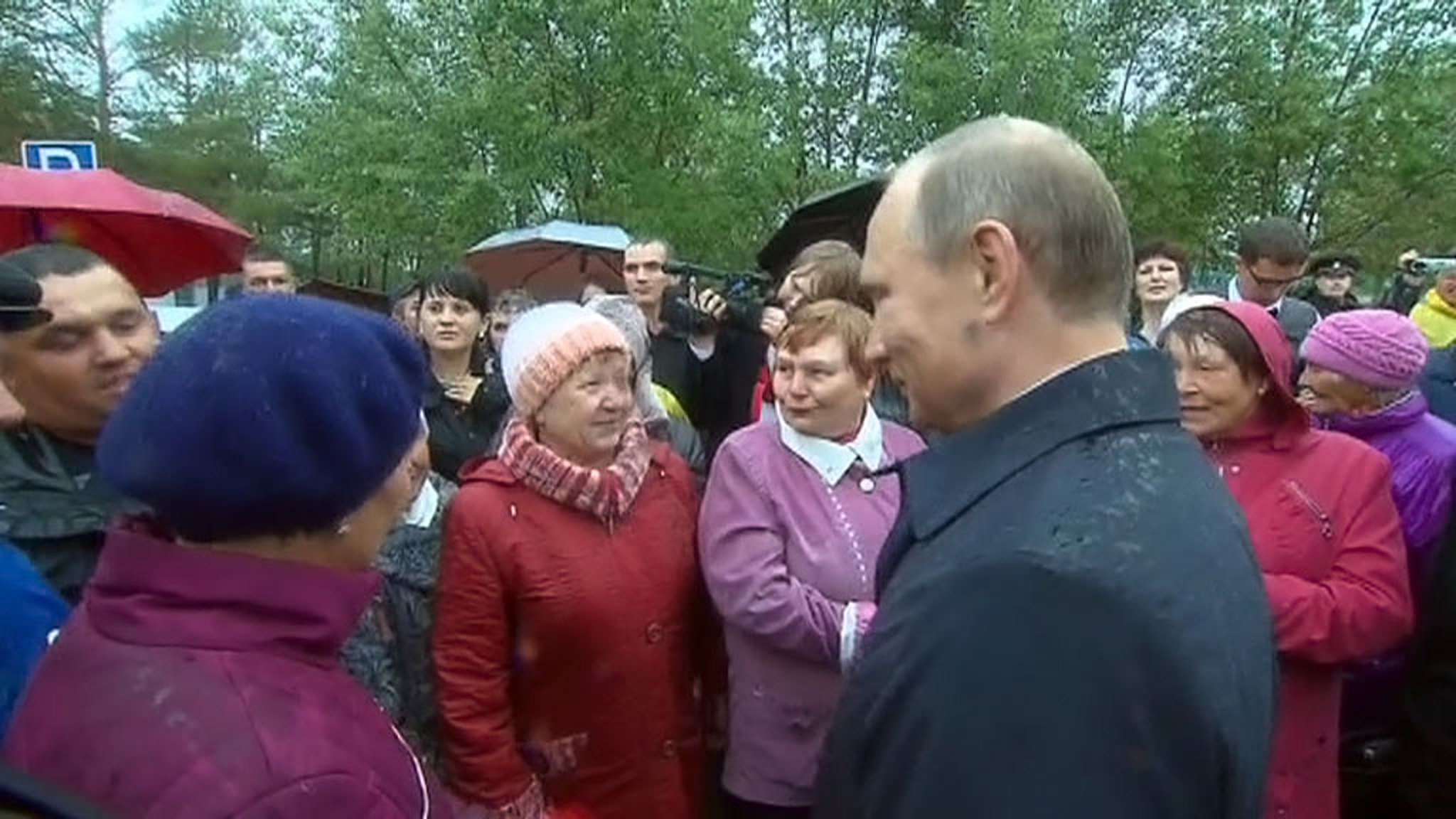 Путин пообщался с погорельцами из Хакасии