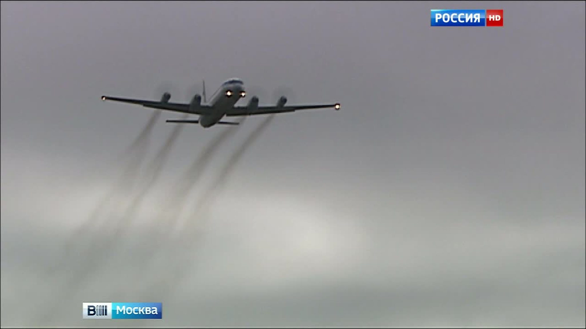Тучи над Москвой разгоняют 10 самолетов