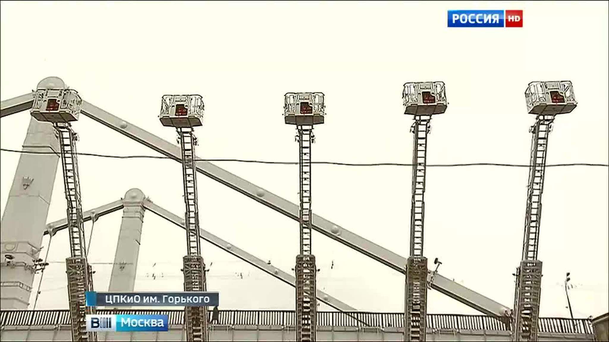 Танец пожарных машин в Парке Горького удивил москвичей