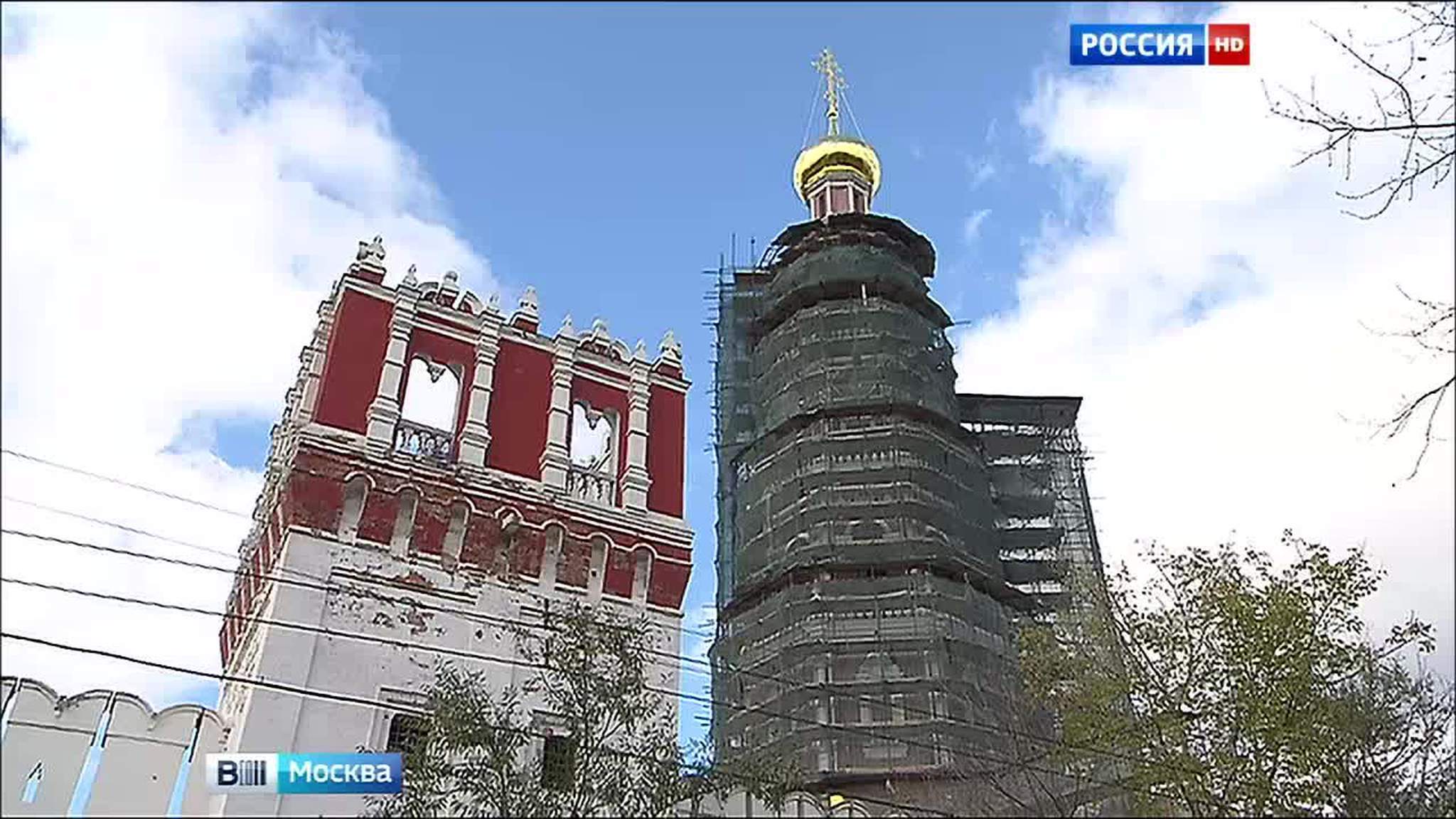 Колокольня и крест Новодевичьего монастыря засияли с новой силой