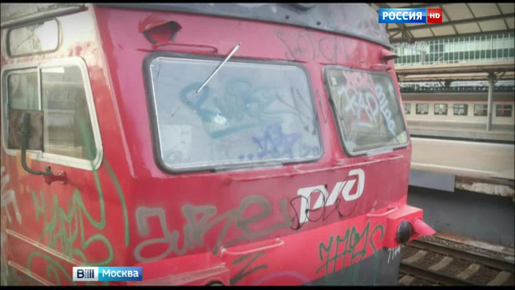 В Подмосковье вандалы изуродовали электричку