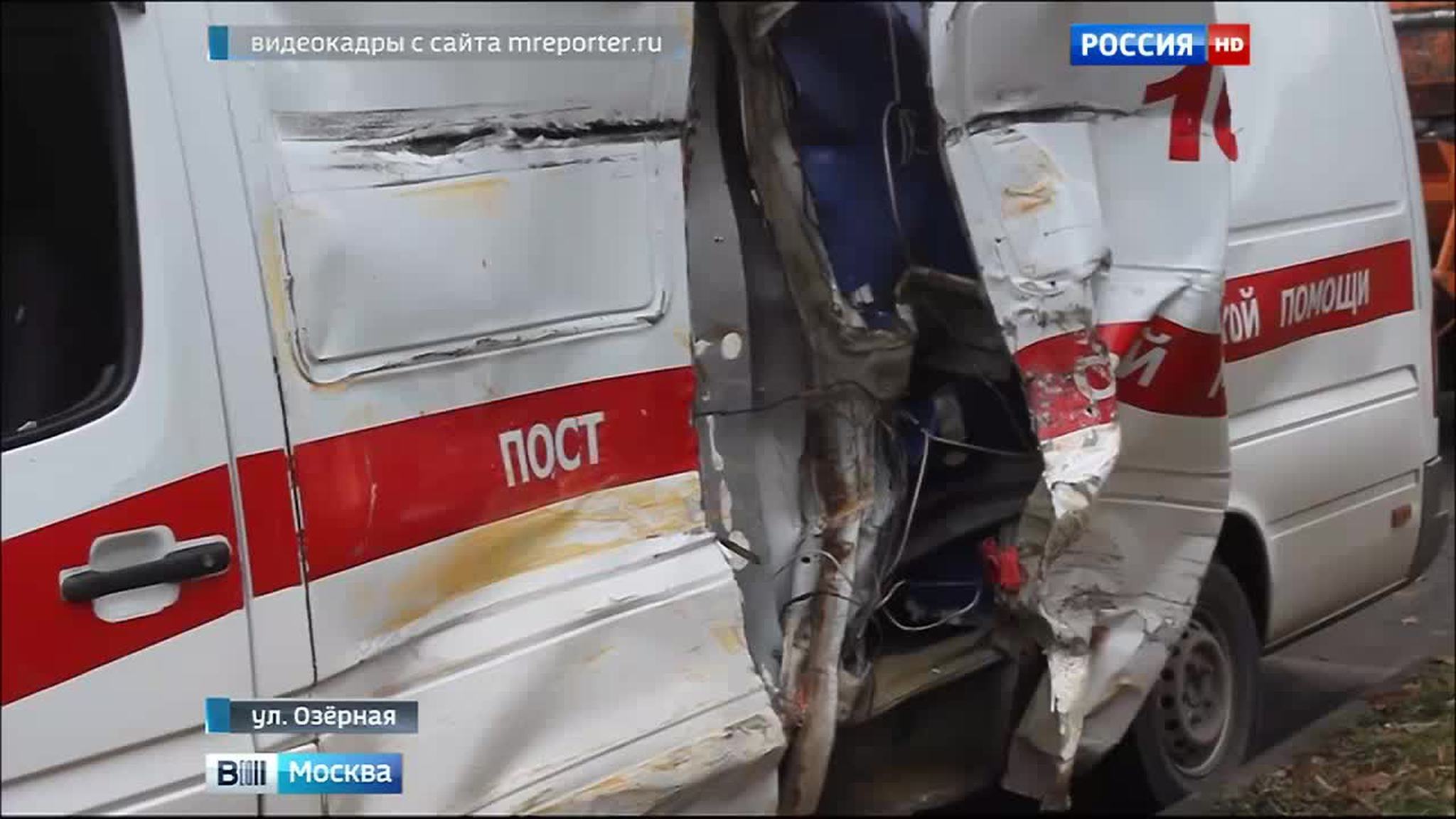 На западе Москвы столкнулись мусоровоз и скорая помощь, пострадали пять человек