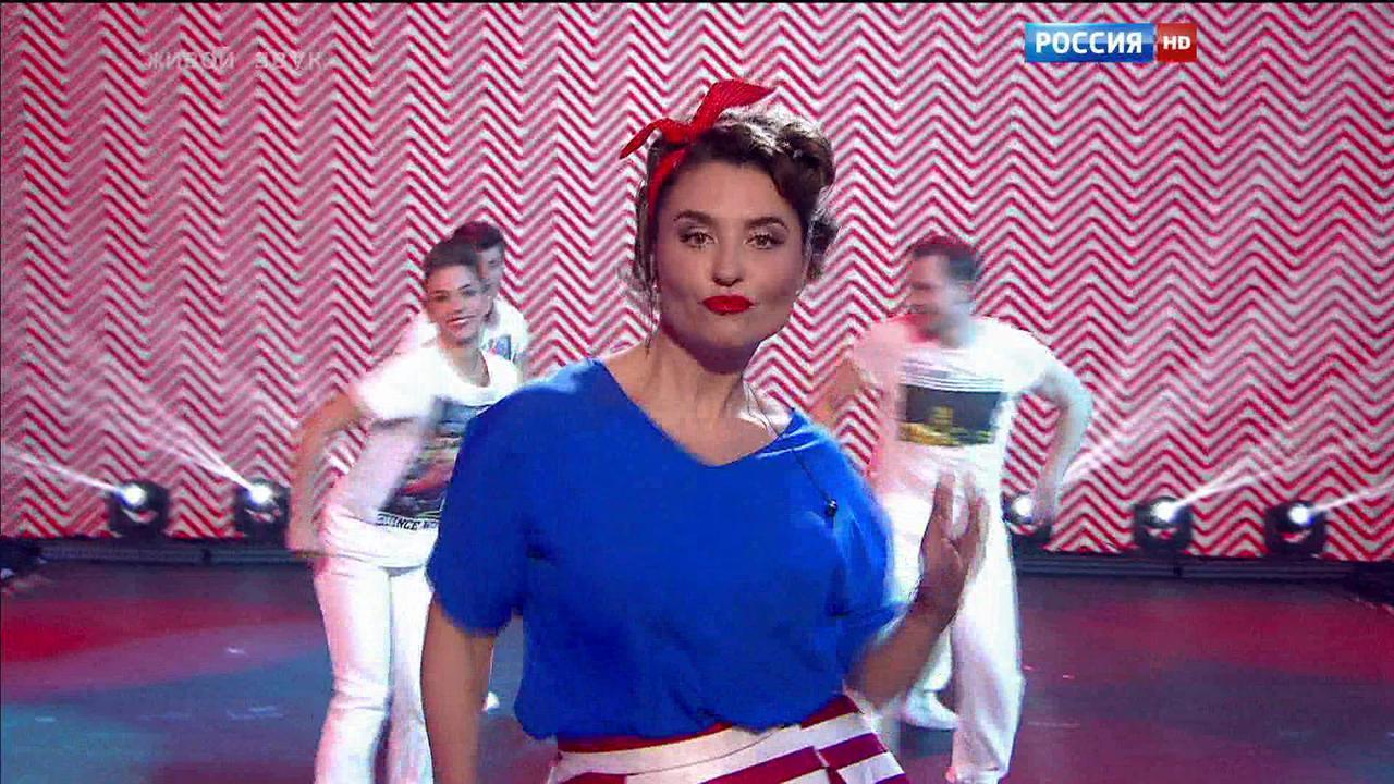Эфир от 26.12.2015. Асет Самраилова с песней "Главное, ребята, сердцем не стареть"