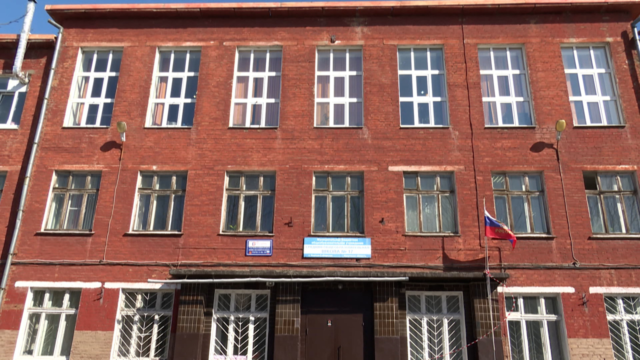 Обновят полностью. В 17-й школе Усолья-Сибирского среди учебного года начался капитальный ремонт