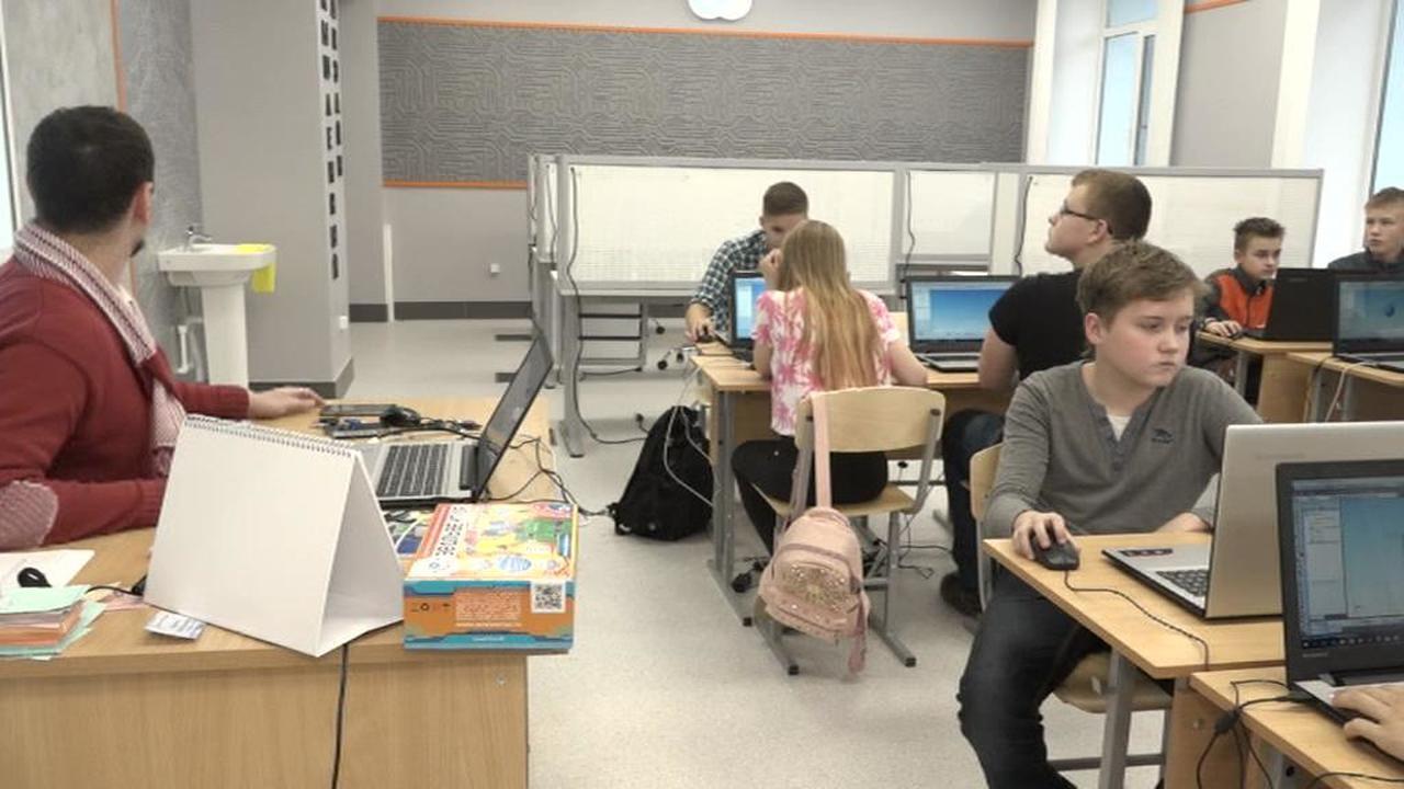 В череповецком технопарке "Кванториум" школьники собирают роботов