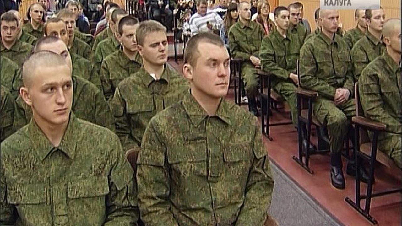 Более 300 калужан пополнили ряды Вооружённых сил России