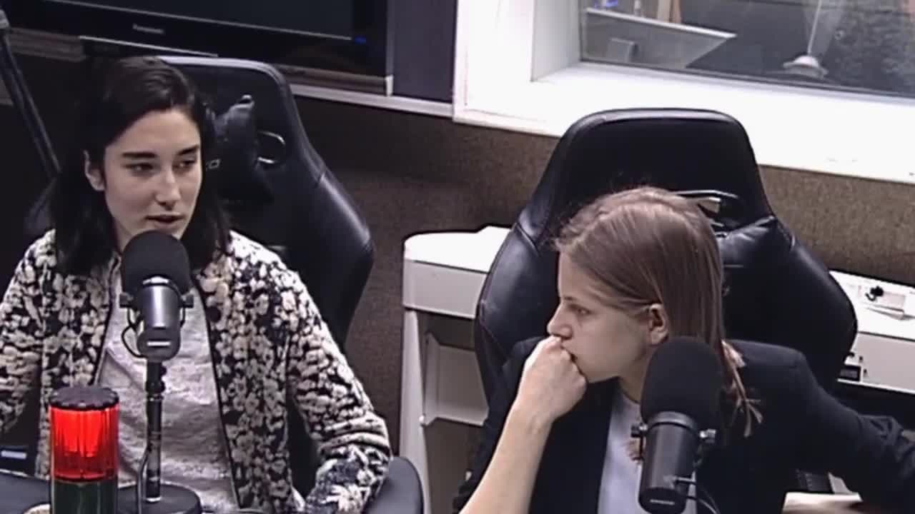 На вопросы родителей и учителей отвечают трое старшеклассников