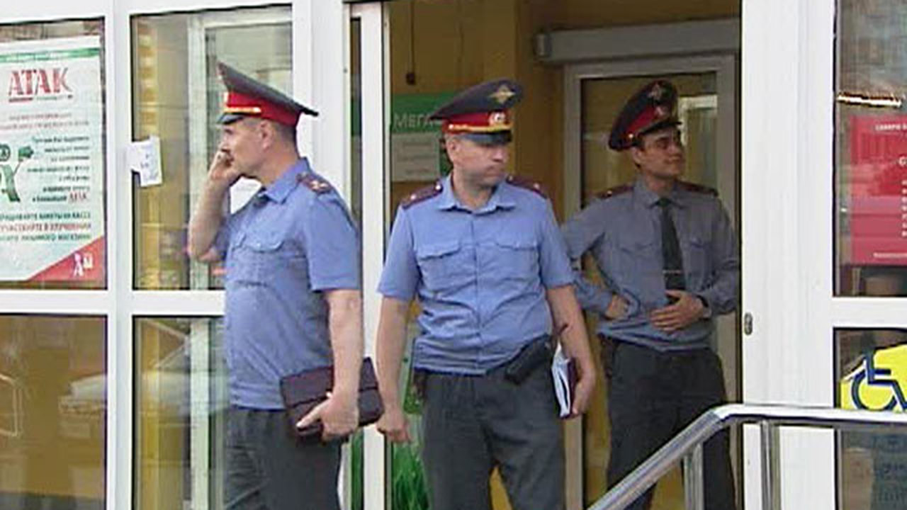 Полиция не собирается уходить с российских стадионов