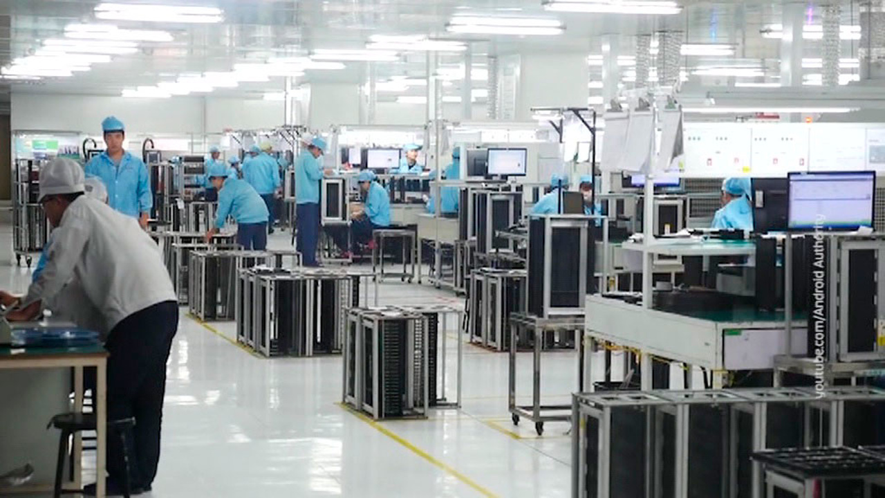 Xiaomi будет продавать новый смартфон без адаптера питания