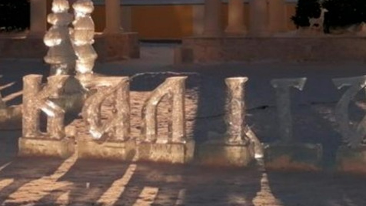 Ледяные скульптуры пострадали от рук нерадивых посетителей