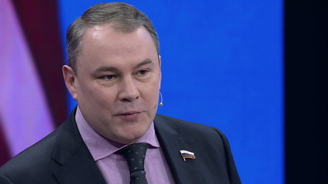 Толстой призвал создать единый регламент получения медотводов от вакцинации