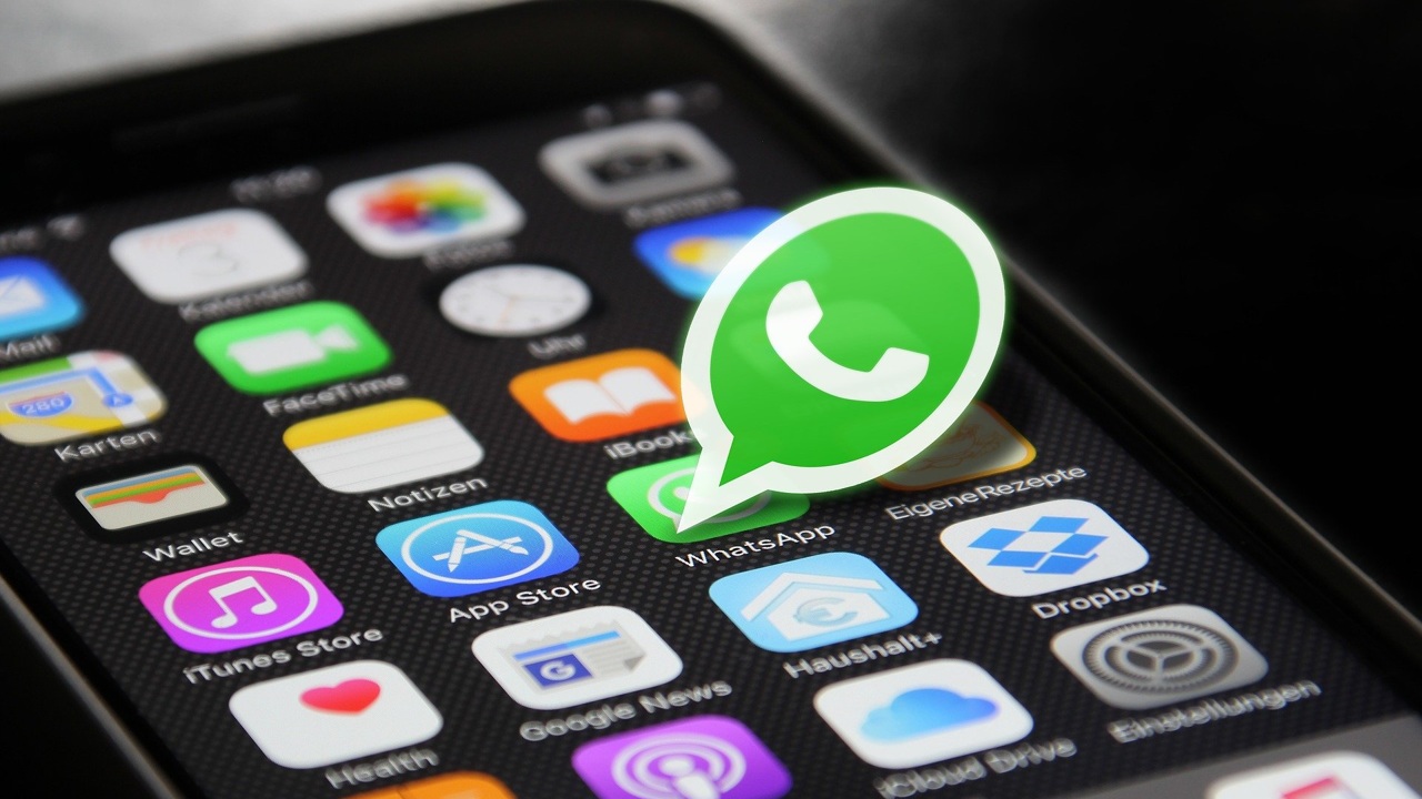 WhatsApp упал на два часа