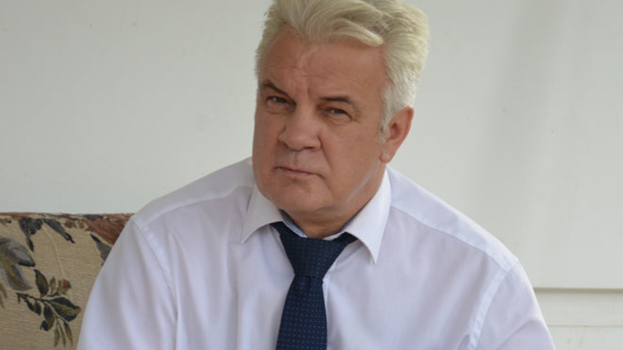 По разным берегам