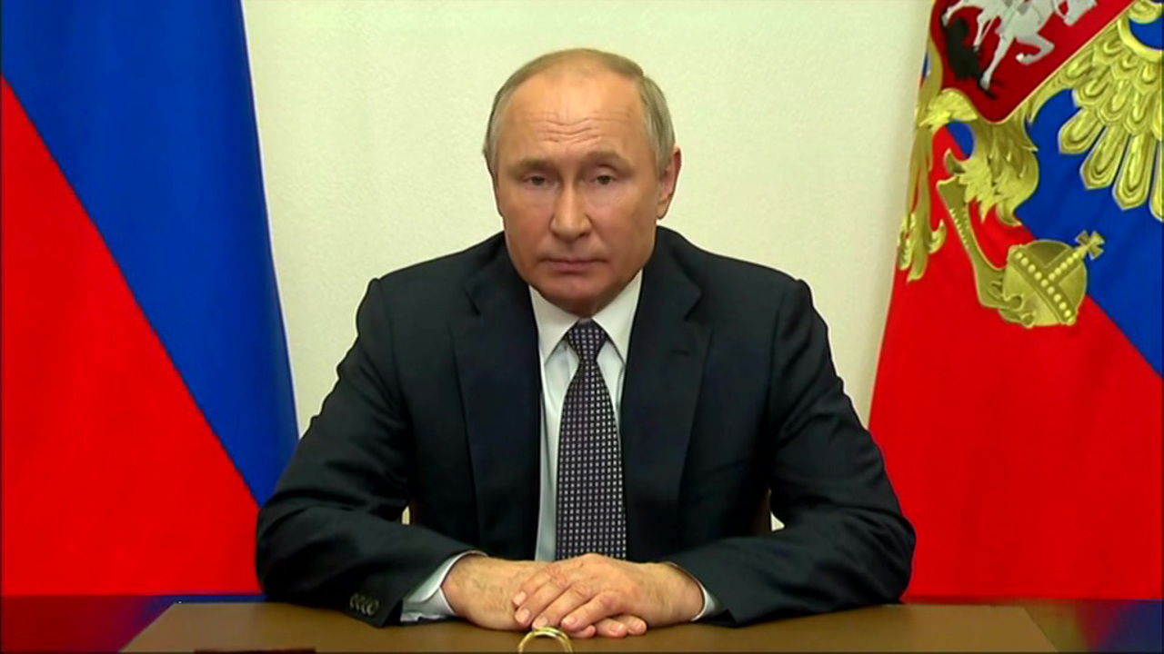 Путин поздравил выпускников с окончанием школы