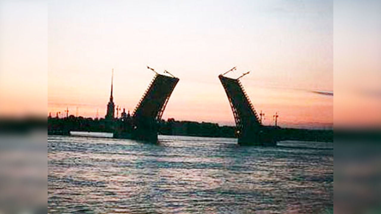 Сбежать в Петербург