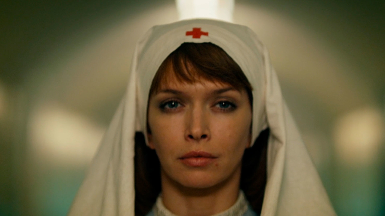 Эксклюзивный фрагмент фильма "Бендер: Золото империи" с эффектной Брежневой