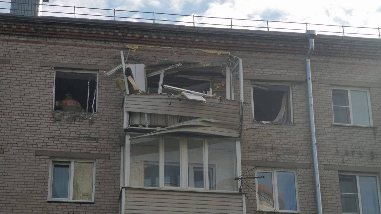Жильцы подъезда жилого дома в Барнауле эвакуированы после взрыва газа