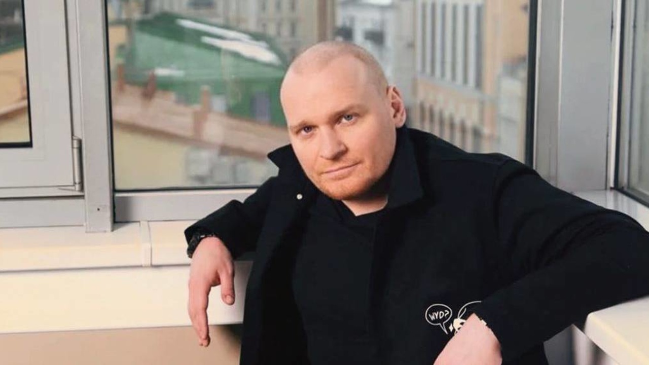 Поздравления с Новым годом от иллюзиониста, актера, режиссера и телеведущего Сергея Сафронова