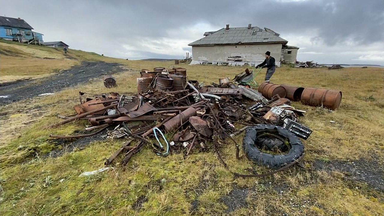 За месяц арктическая экспедиция собрала 600 тонн металлолома