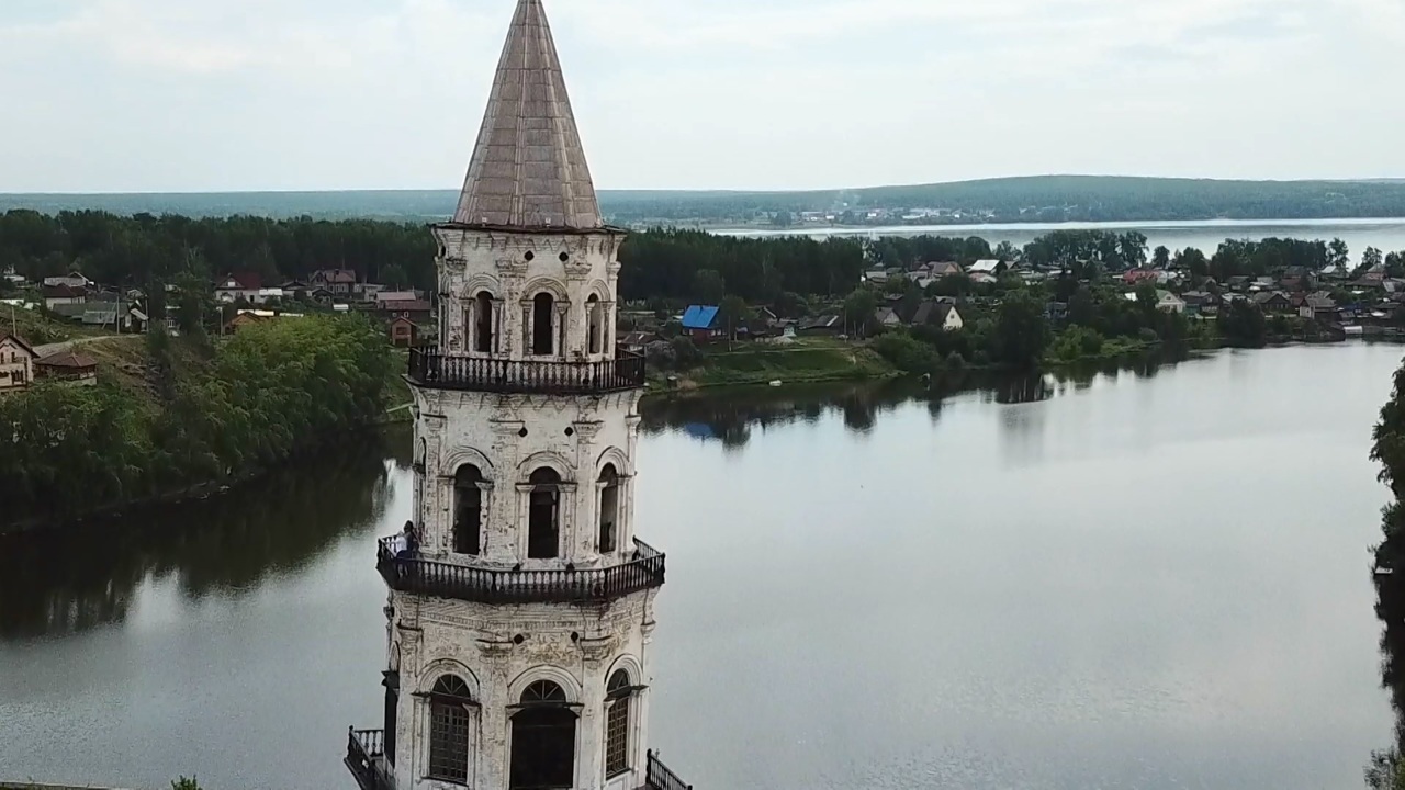 Почему не падает Невьянская башня?