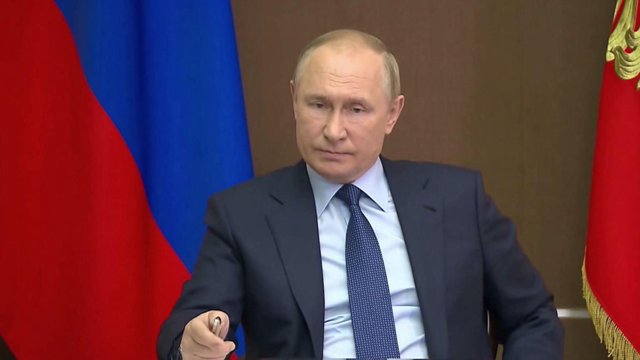 Владимир Путин провел в режиме видеоконференции совещание с членами правительства