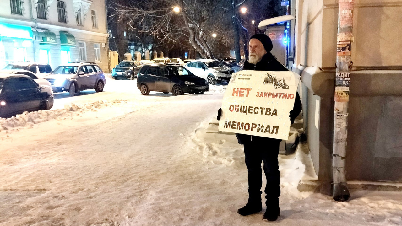 28 декабря: ликвидация "Мемориала" и смерть Марадоны