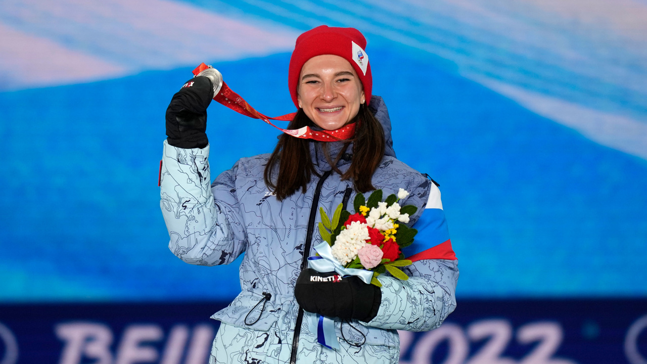 Лыжница Наталья Непряева завоевала серебряную медаль ОИ-2022