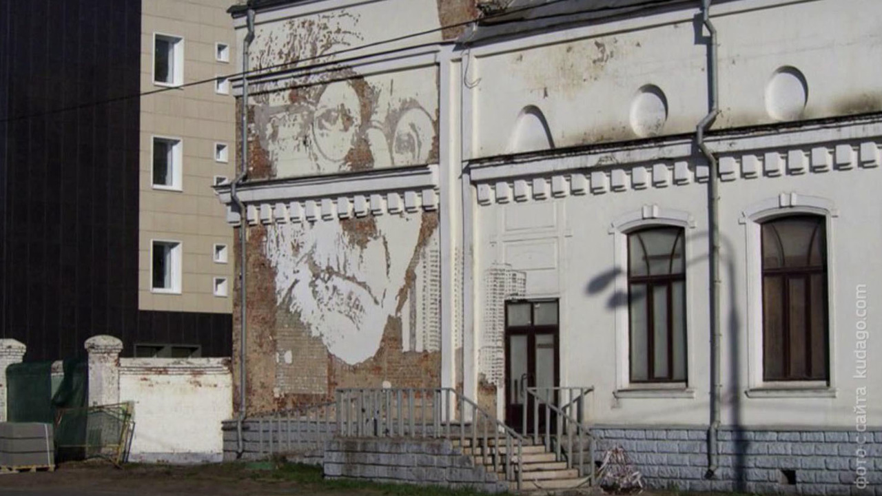 В Москомархитектуре разработали проект по сохранению граффити с портретом Германа Гессе