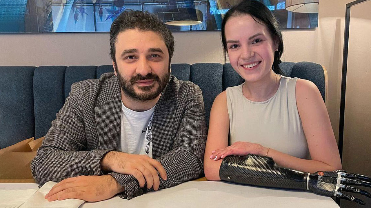 Сарик Андреасян снимет сериал о лишившейся кистей рук Маргарите Грачевой