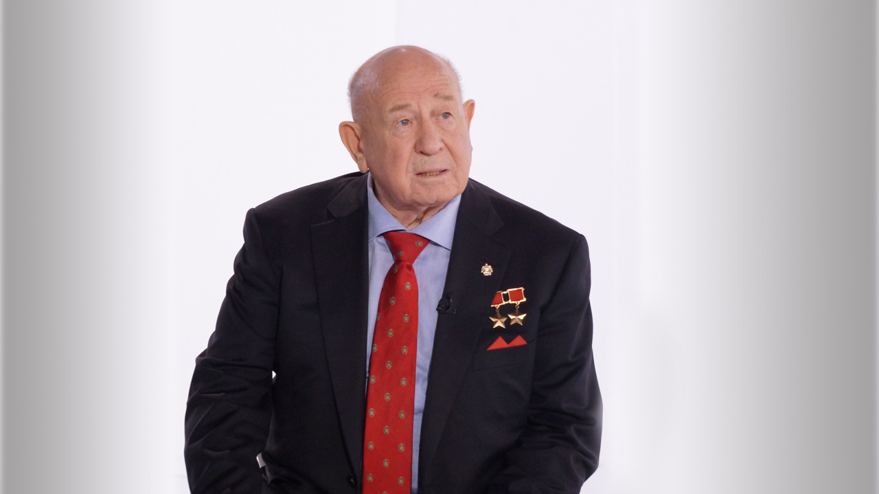 Алексей Леонов