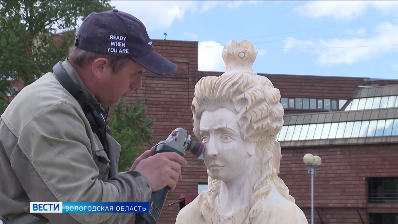 Лучшие ремесленники страны представили свои работы на фестивале деревянных скульптур в Череповце