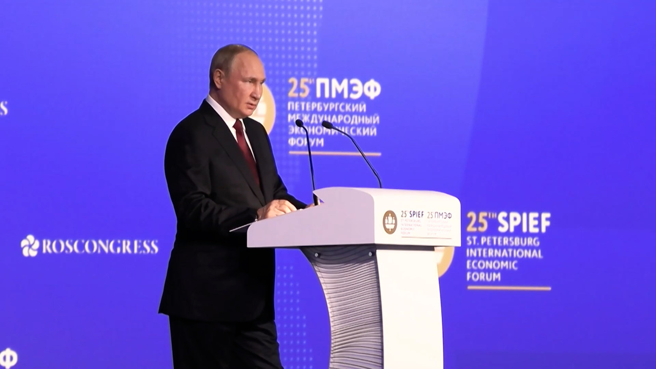 Форум в Петербурге: споры в кулуарах и программная речь Путина. Эфир от 19.06.2022