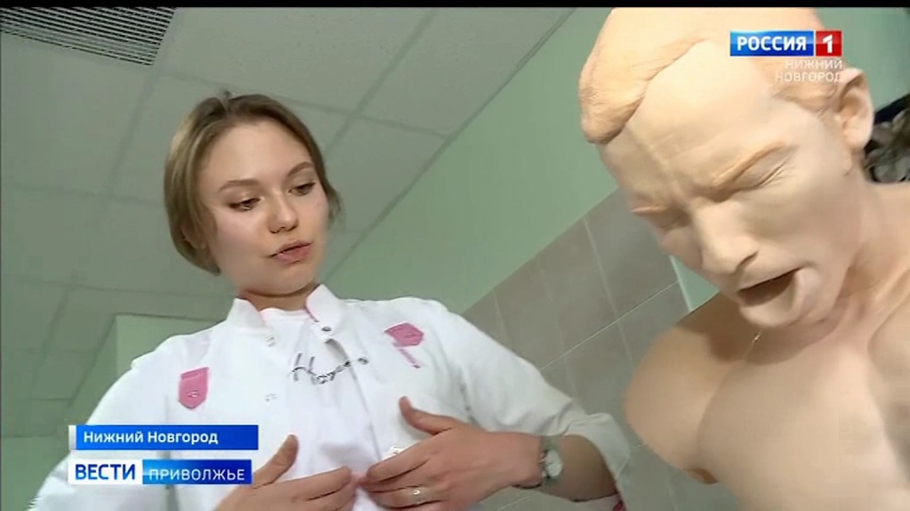 Как правильно оказать первую помощь подавившемуся человеку?
